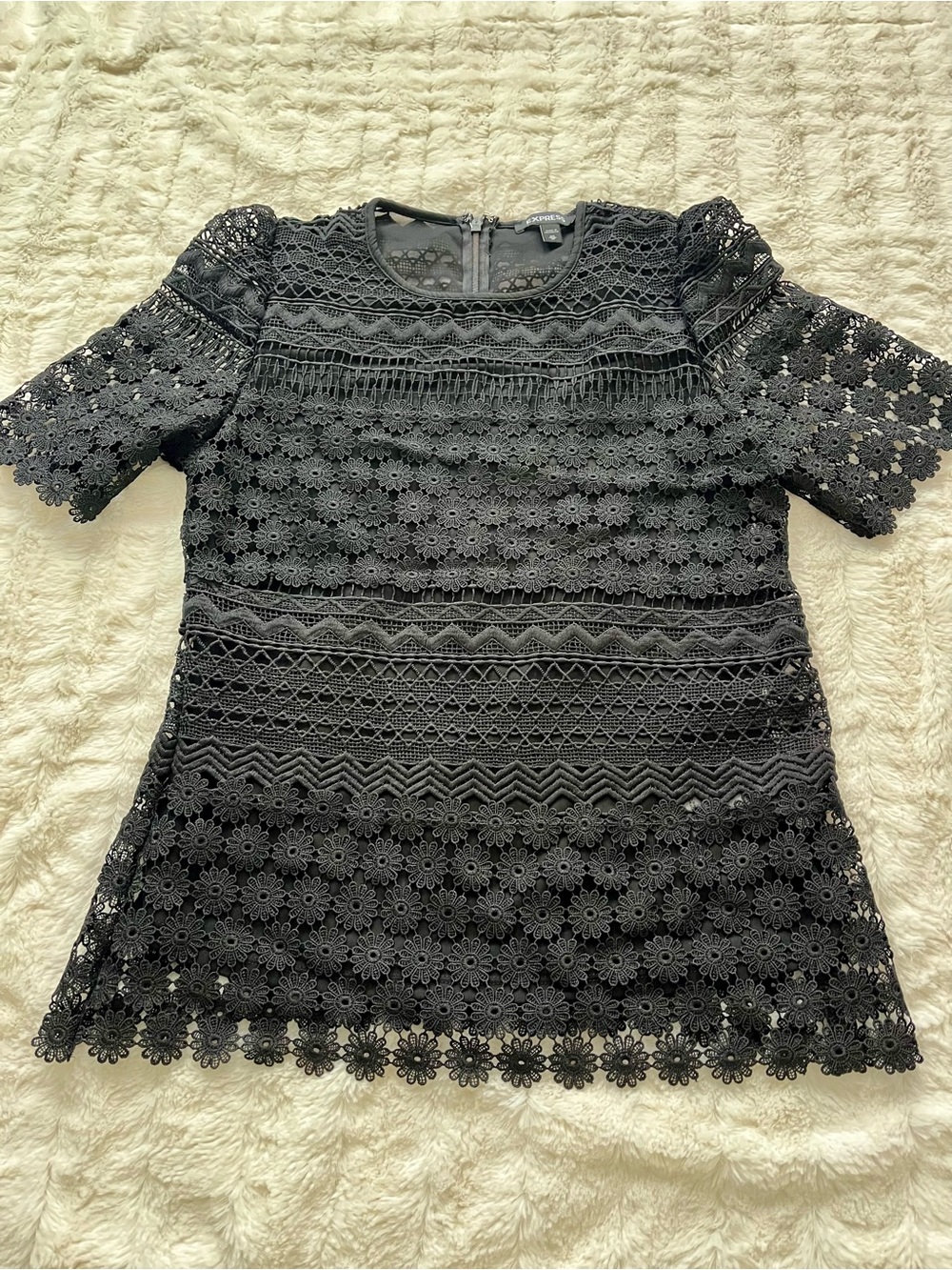 Express Lace Floral Short Sleeve Top - Black
